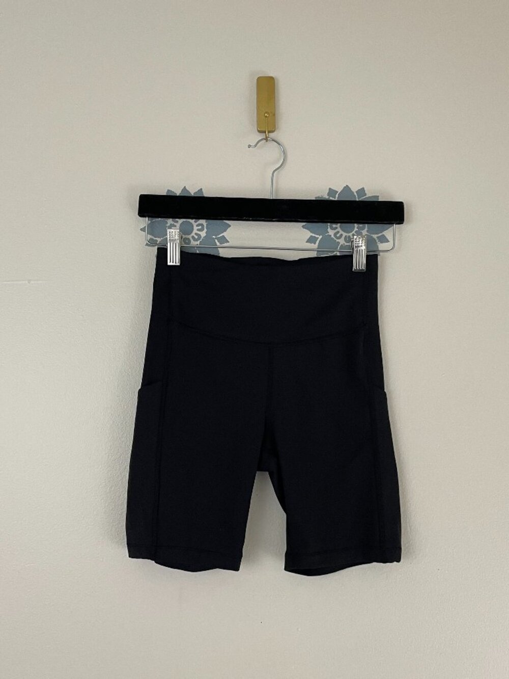 Athleta Ultimate Stash Pocket 7" Shorts in Black Size XS